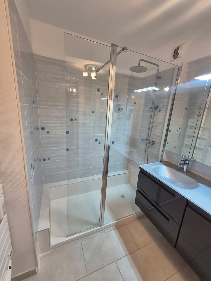 Grande douche, paroi vitrée